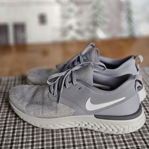 Nike woman's Odyssey React 2 Flyknit running sneakers. Size 9.